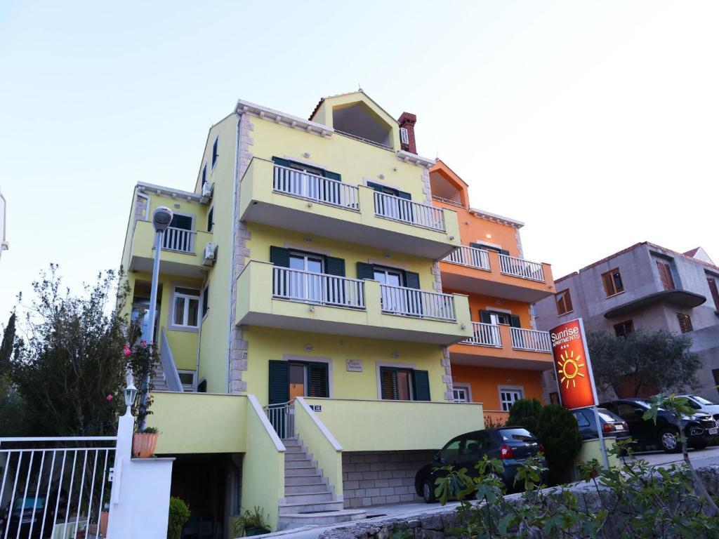 Sunrise Apartment *